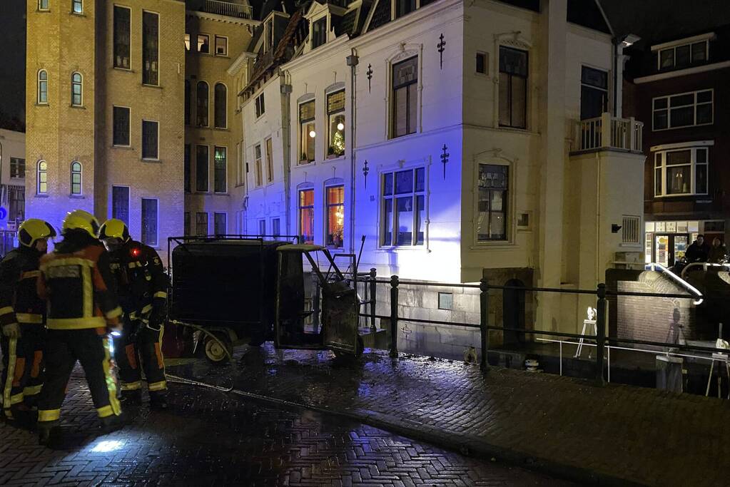 Piaggio brommobiel uitgebrand