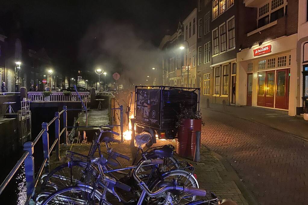 Piaggio brommobiel uitgebrand