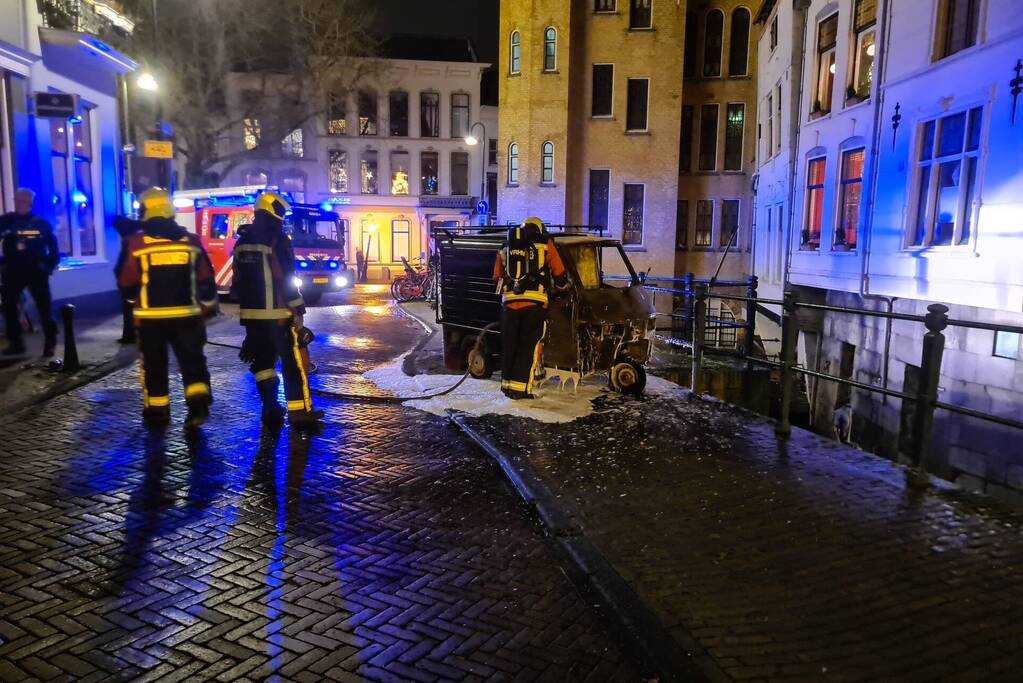 Piaggio brommobiel uitgebrand