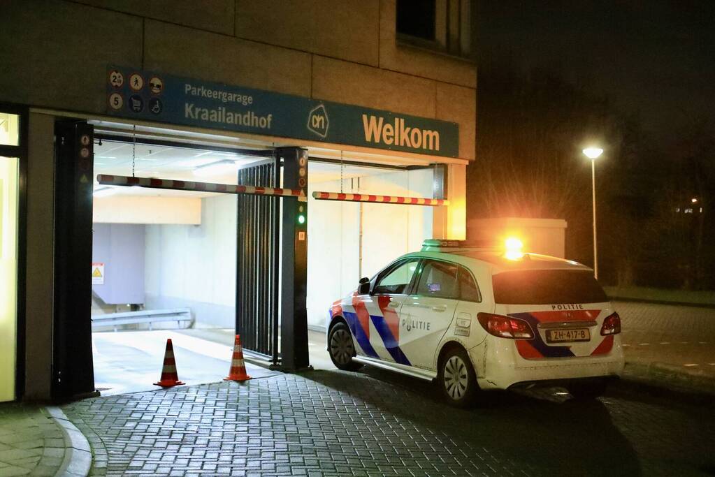 Parkeergarage Albert Heijn ontruimd door brand in afvalpers