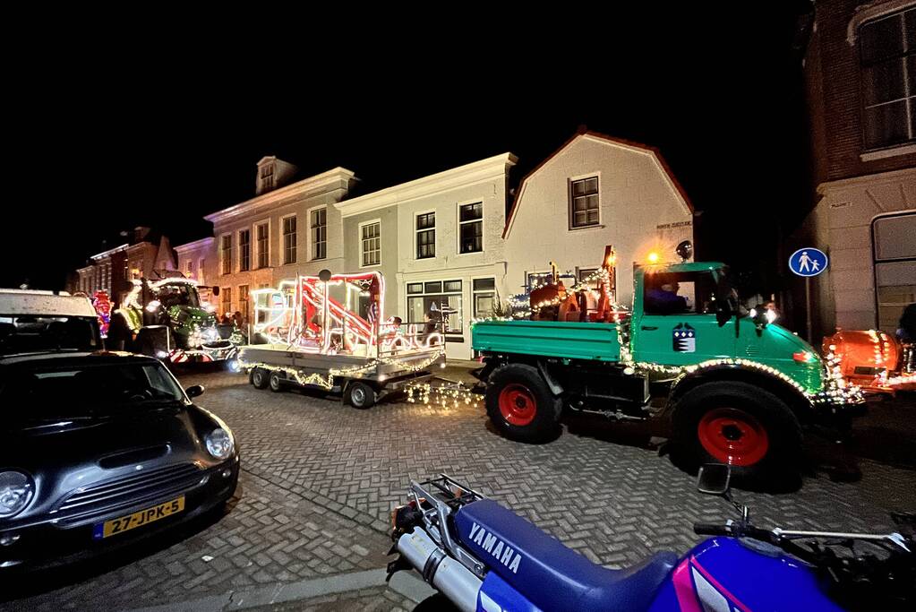 Lichtjesroute met 50 tractoren door Schouwen-Duiveland