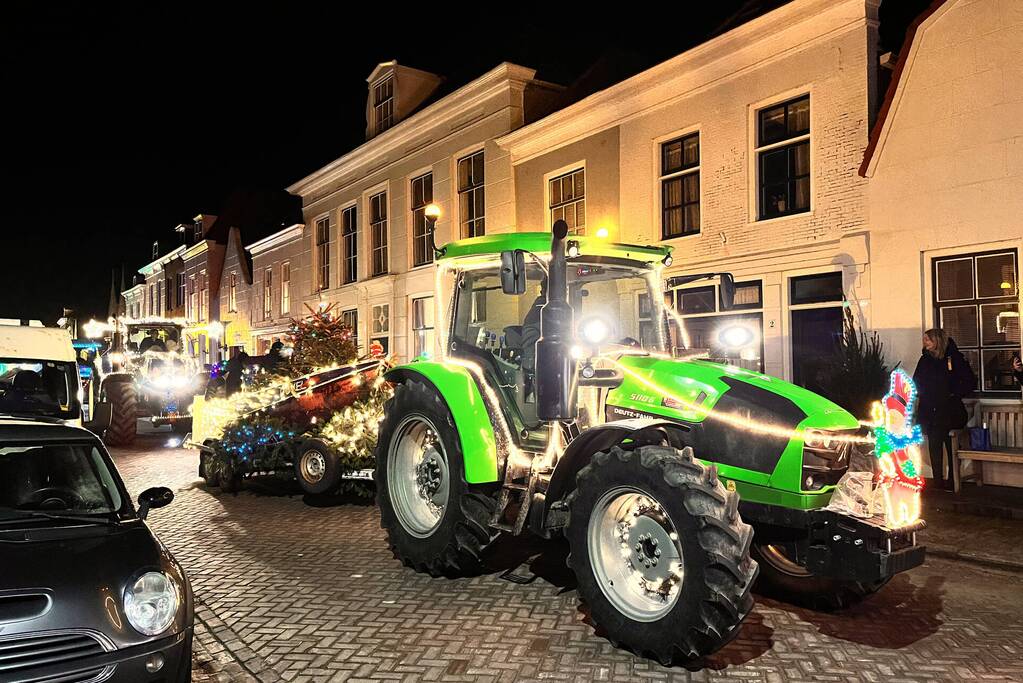 Lichtjesroute met 50 tractoren door Schouwen-Duiveland