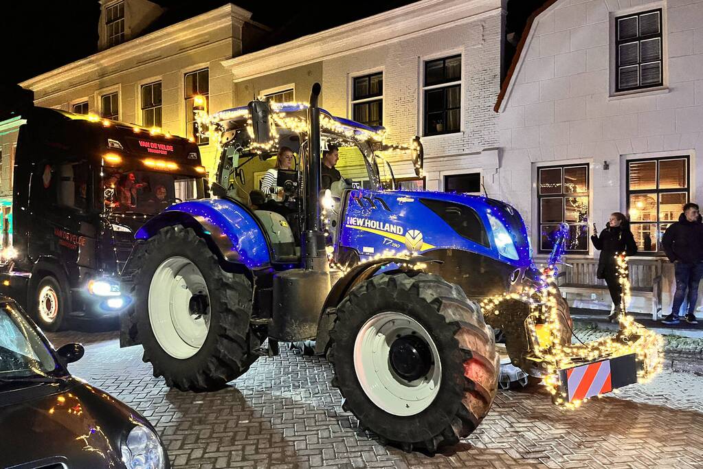 Lichtjesroute met 50 tractoren door Schouwen-Duiveland