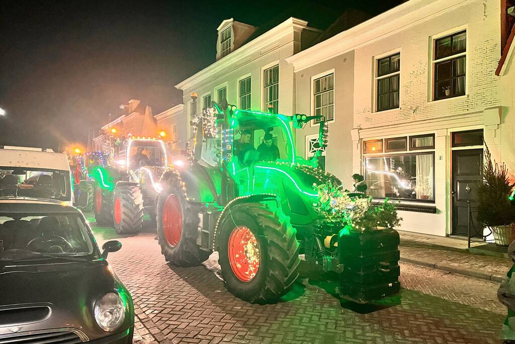 Lichtjesroute met 50 tractoren door Schouwen-Duiveland