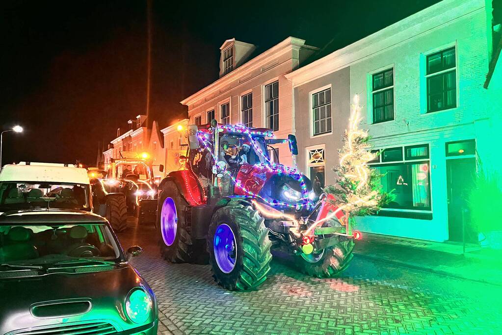Lichtjesroute met 50 tractoren door Schouwen-Duiveland