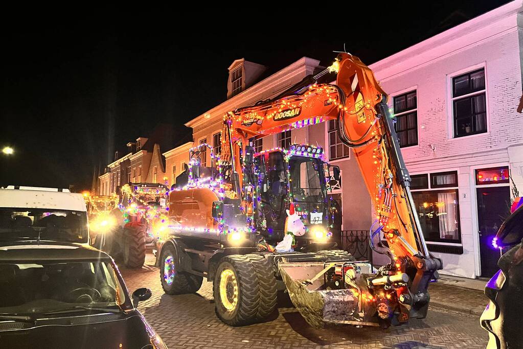 Lichtjesroute met 50 tractoren door Schouwen-Duiveland