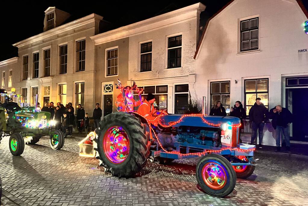 Lichtjesroute met 50 tractoren door Schouwen-Duiveland