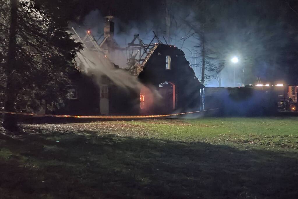 Uitslaande brand in leegstaande woning