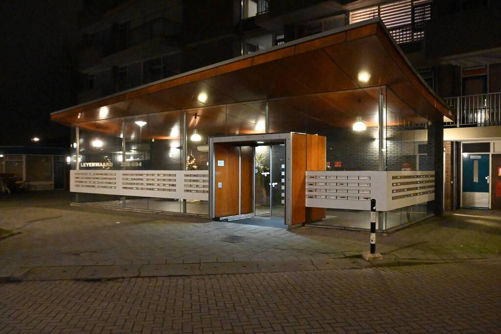 20 woningen zonder water na gesprongen leiding