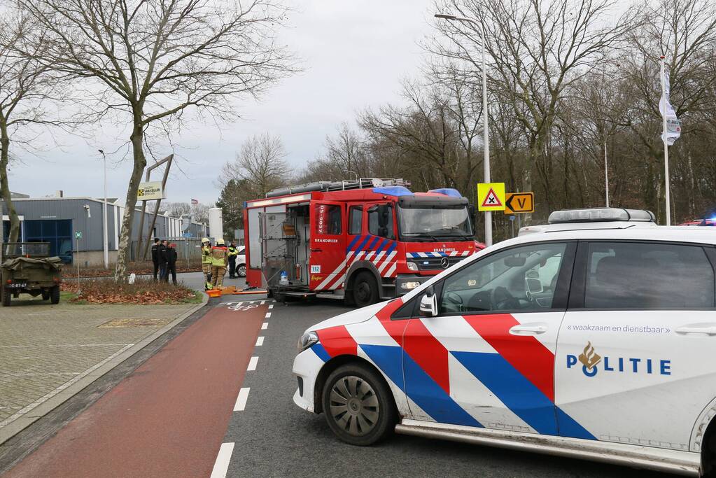 Auto belandt op zijn kant bij ongeval