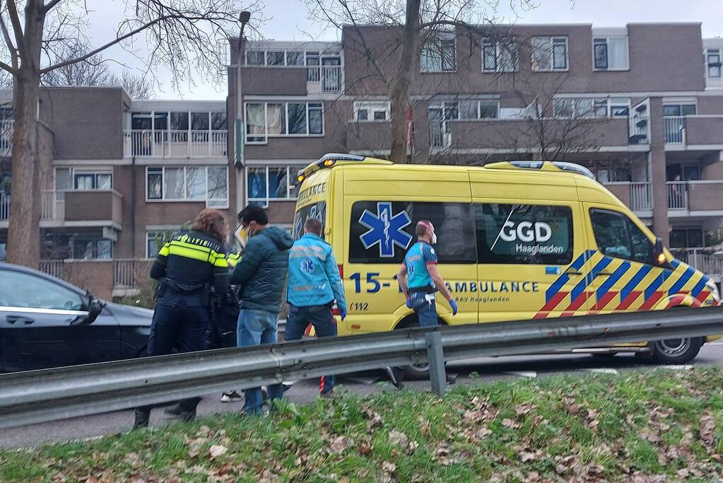 Kop-staartbotsing tussen auto en lesauto