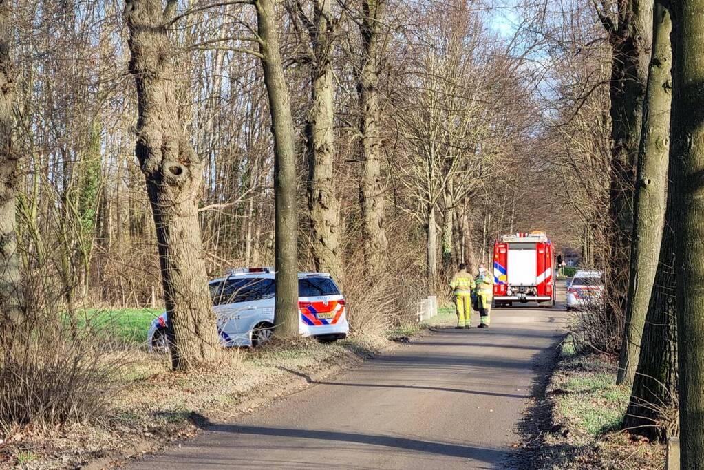 Overleden persoon aangetroffen in weiland