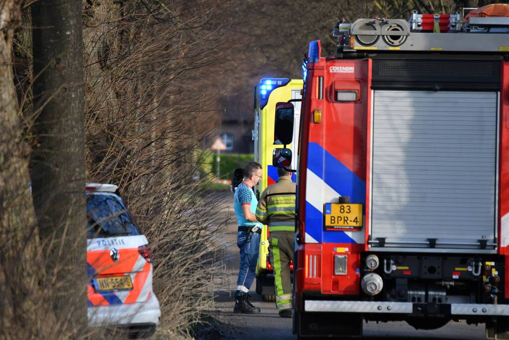 Overleden persoon aangetroffen in weiland