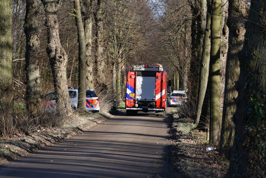 Overleden persoon aangetroffen in weiland