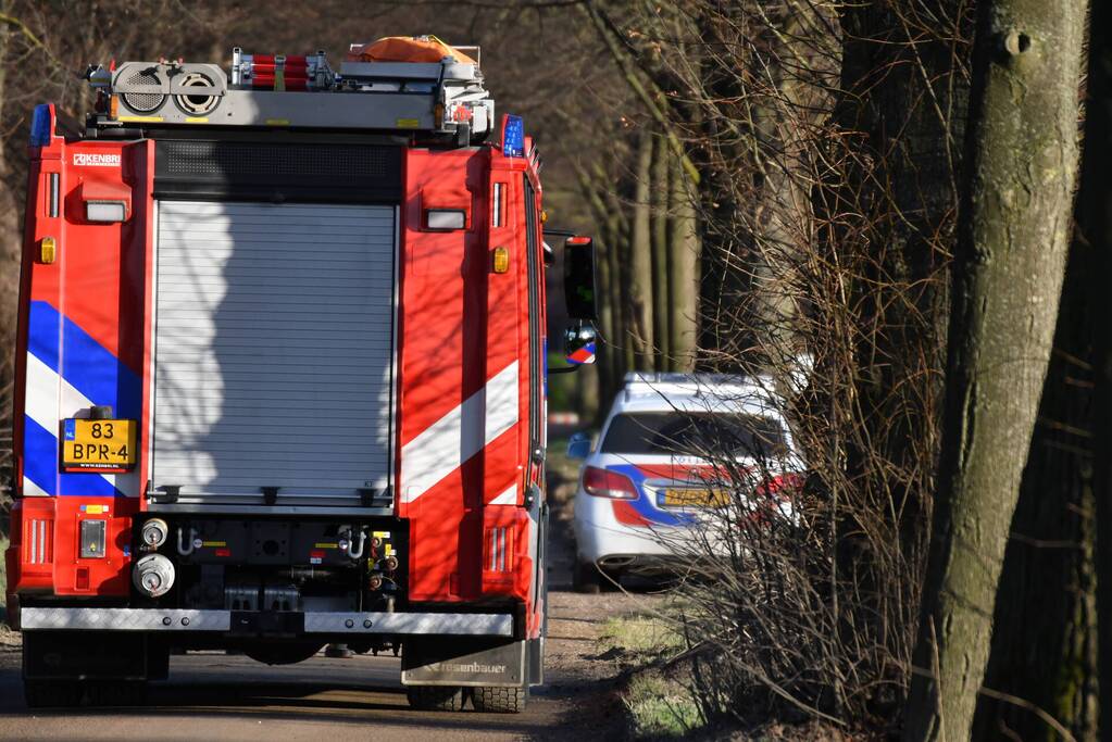 Overleden persoon aangetroffen in weiland