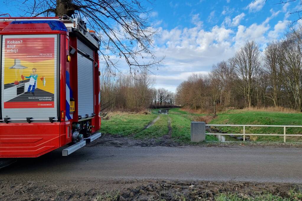 Overleden persoon aangetroffen in weiland
