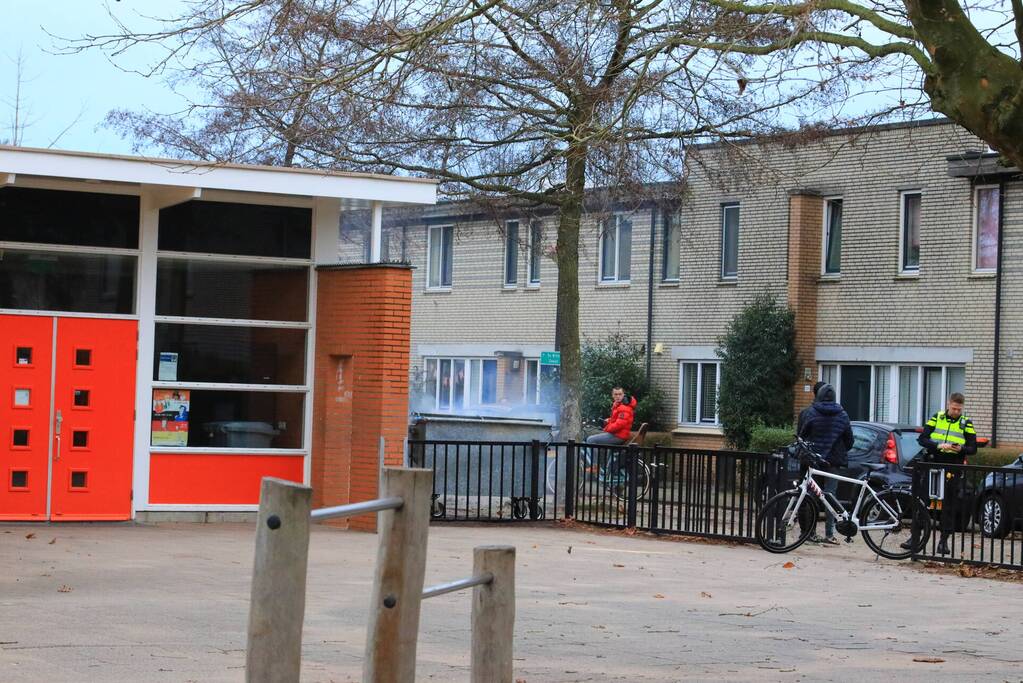 Brandweer breekt container open en blust brand