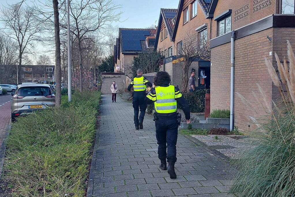 Brandweer verricht metingen in woning