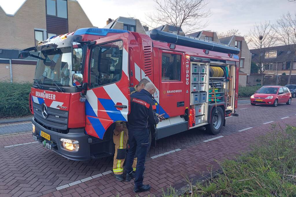 Brandweer verricht metingen in woning