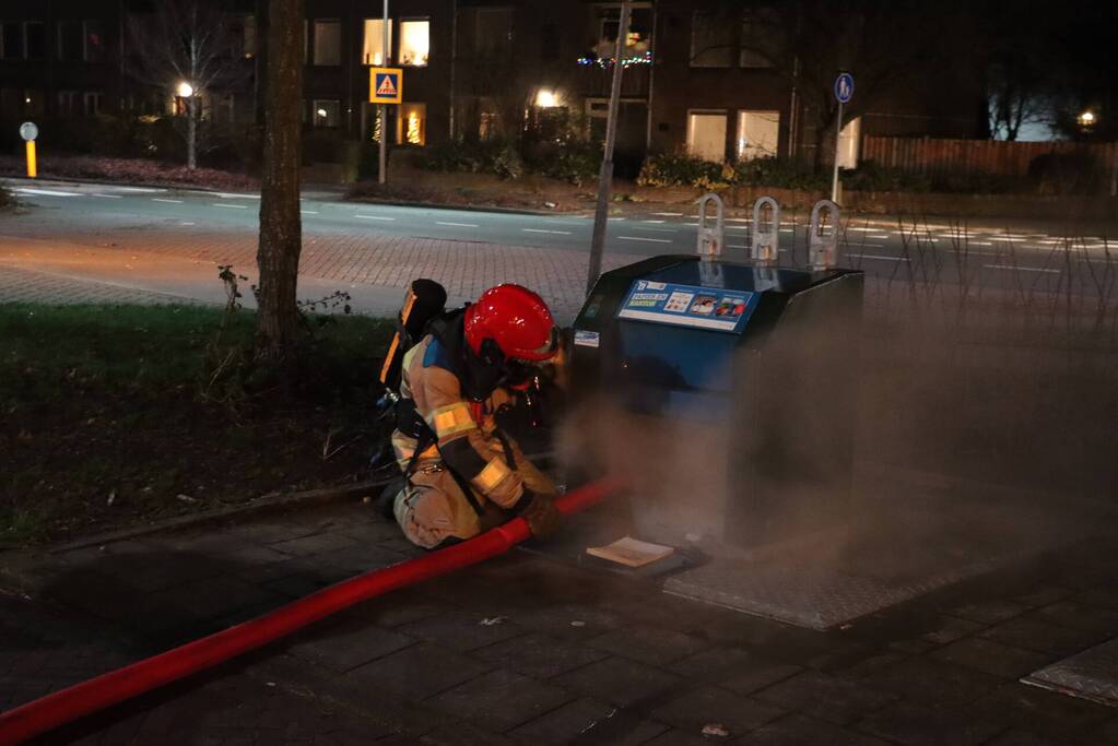 Rookontwikkeling bij brand in papiercontainer