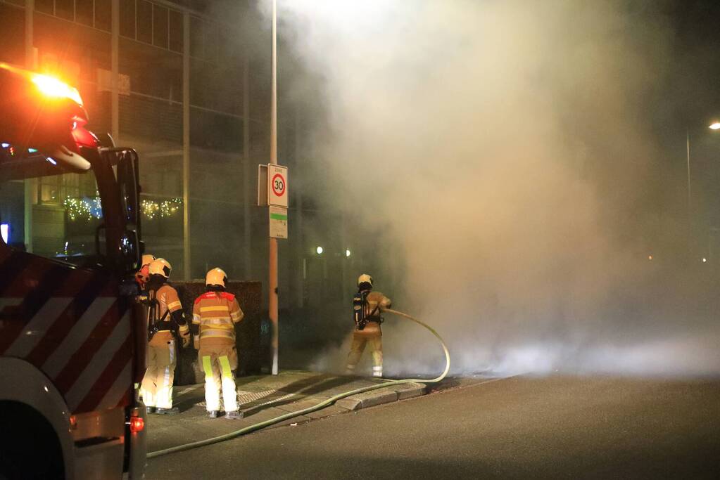 Meerdere pallets in brand gestoken