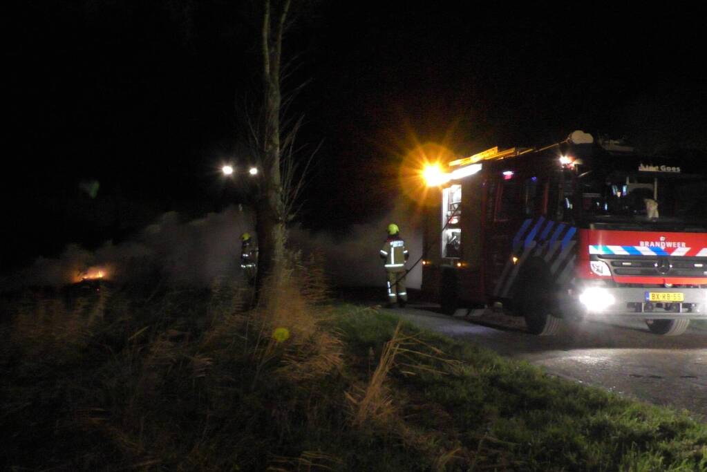 Grote stapel pallets in brand