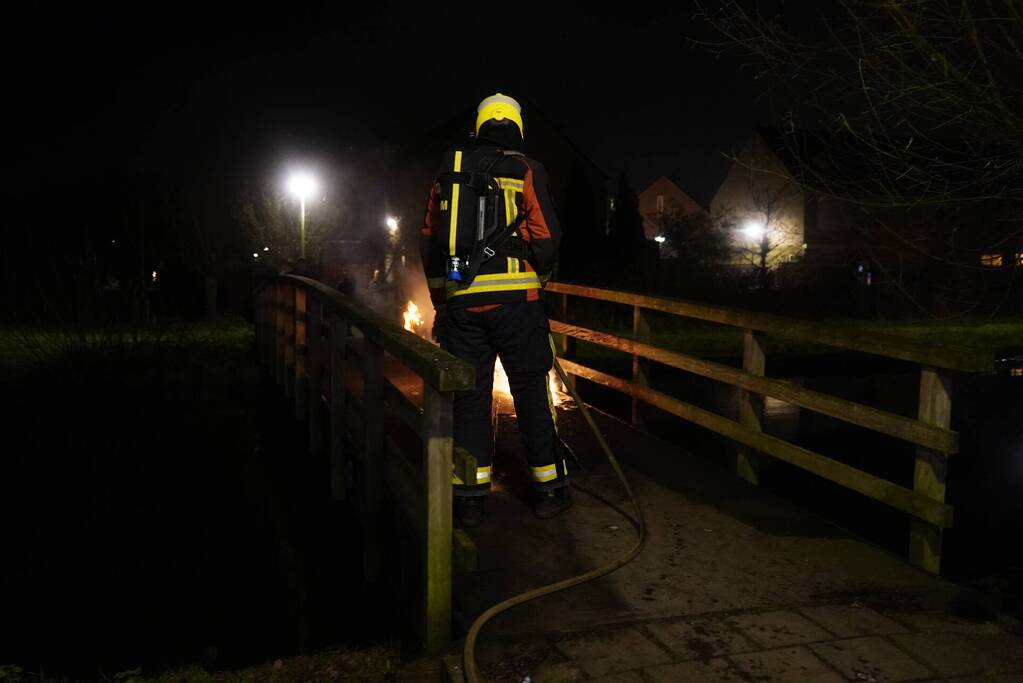 Brandstichting op houten brug