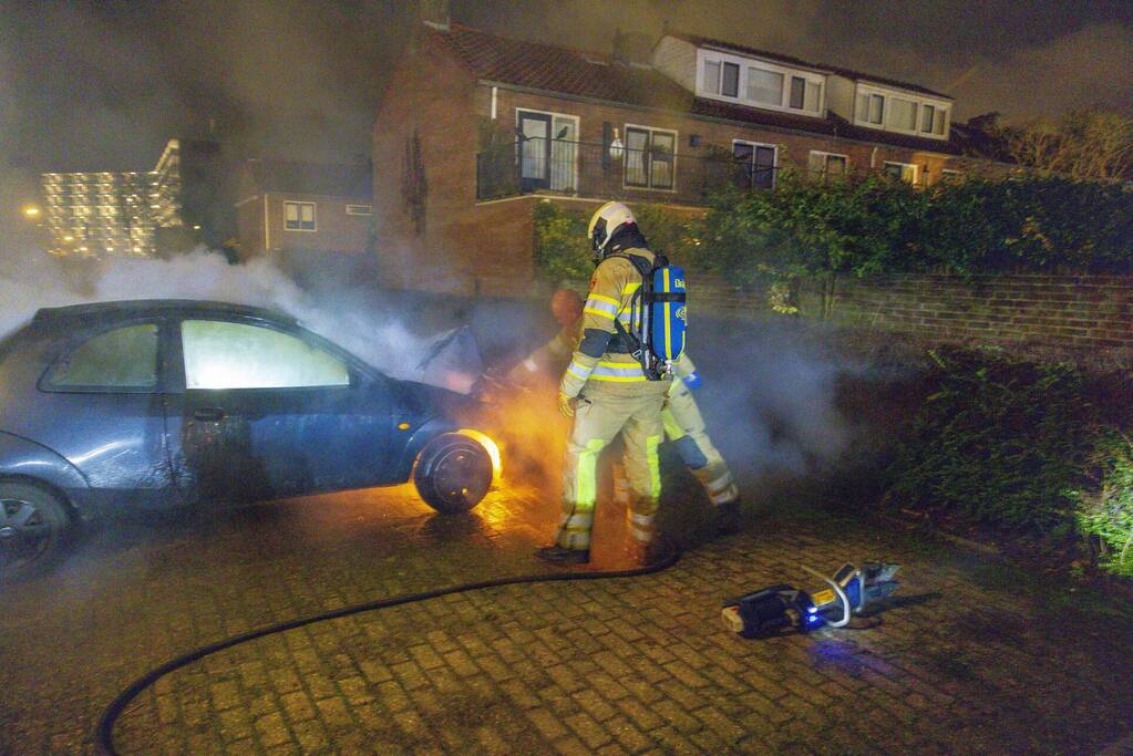 Auto in vlammen op
