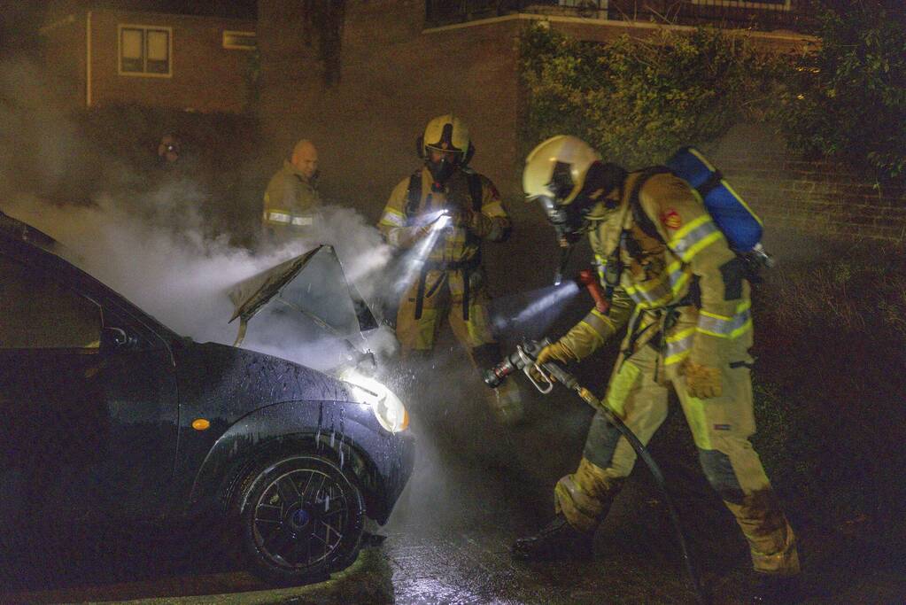 Auto in vlammen op