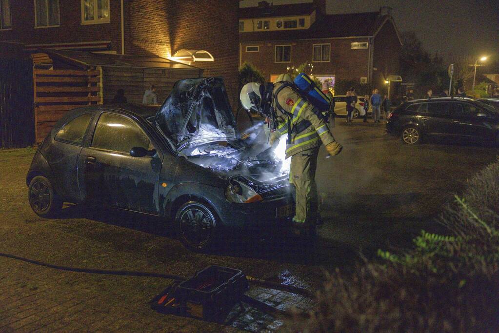Auto in vlammen op
