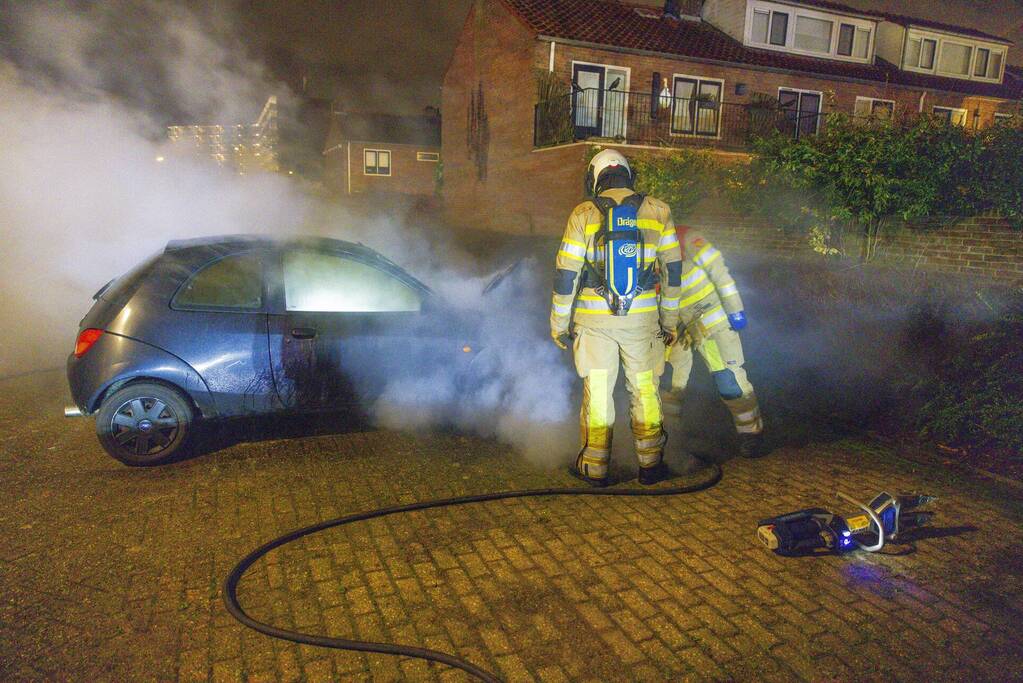 Auto in vlammen op