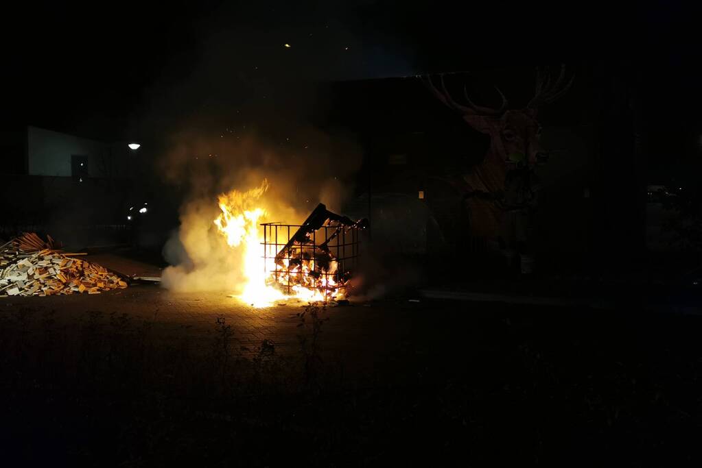Buitenbrand tegen transformatorhuisje