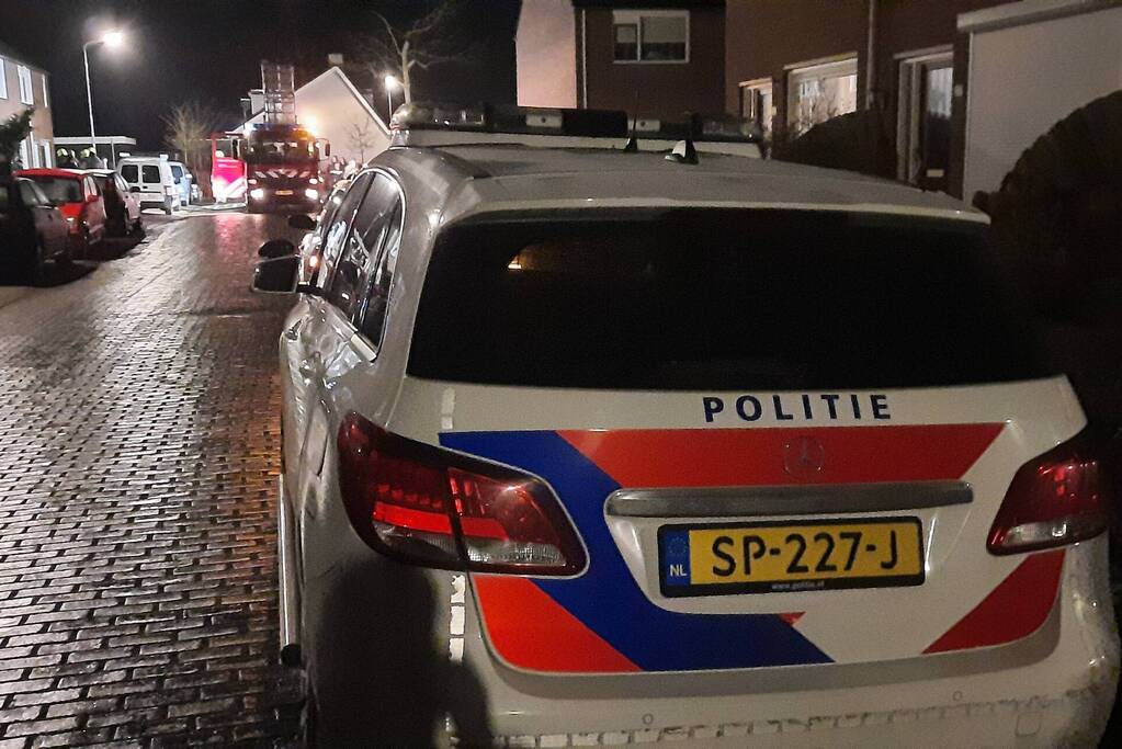 Uitslaande woningbrand blijkt schutting in brand
