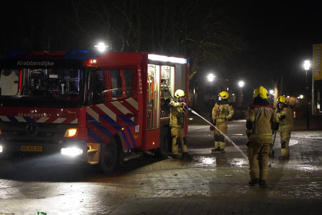 Spuitbus met WD40 in brand gestoken