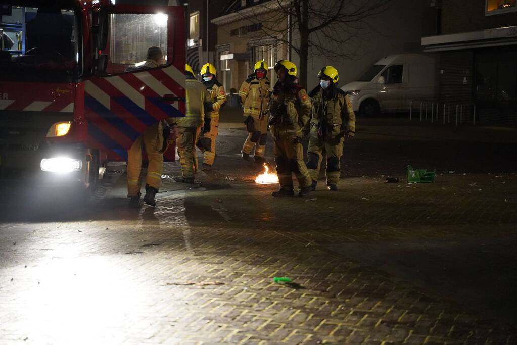 Spuitbus met WD40 in brand gestoken