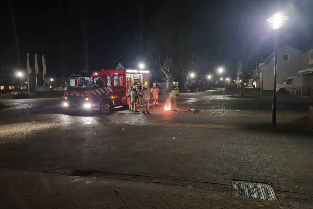 Spuitbus met WD40 in brand gestoken