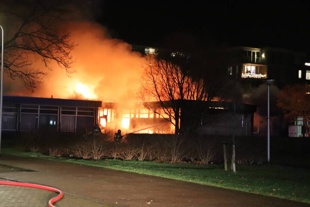 Uitslaande brand in buurthuis