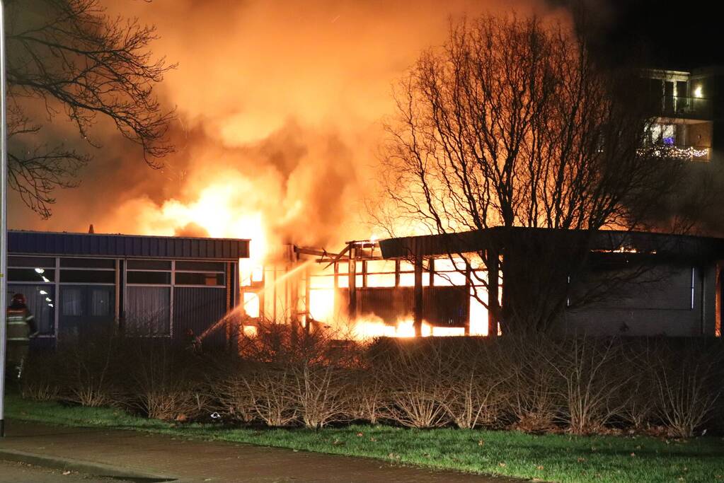 Uitslaande brand in buurthuis