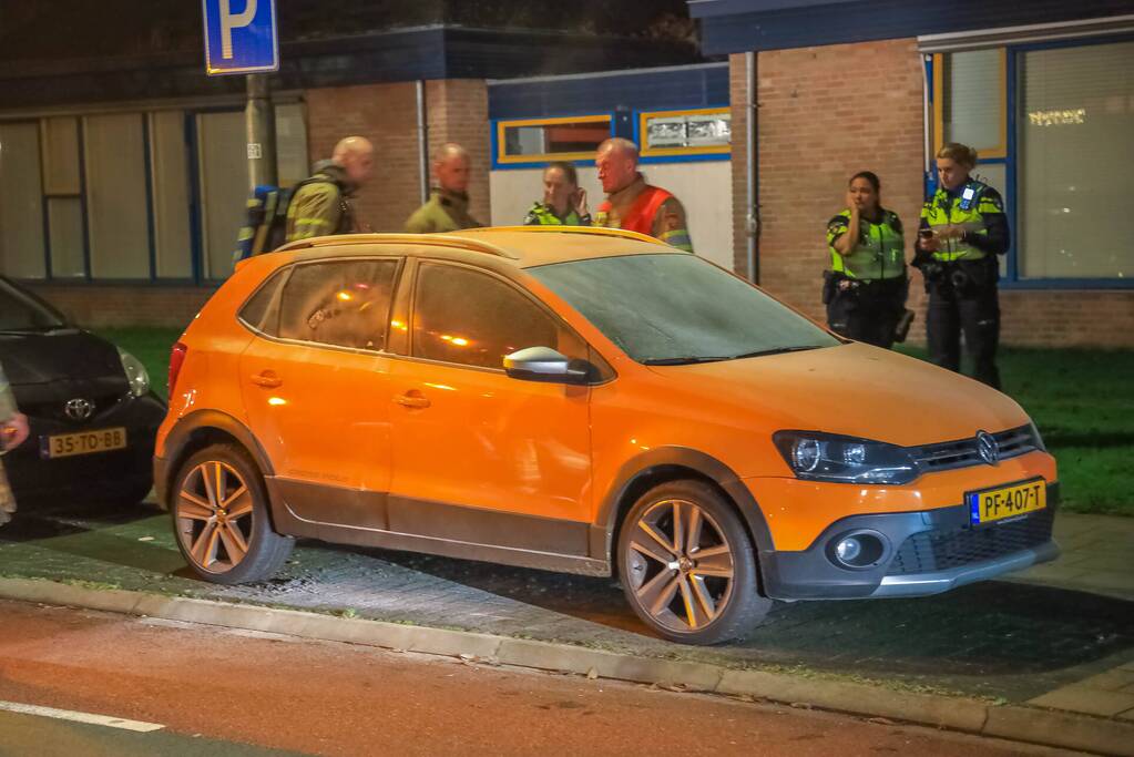 Brand in geparkeerde auto
