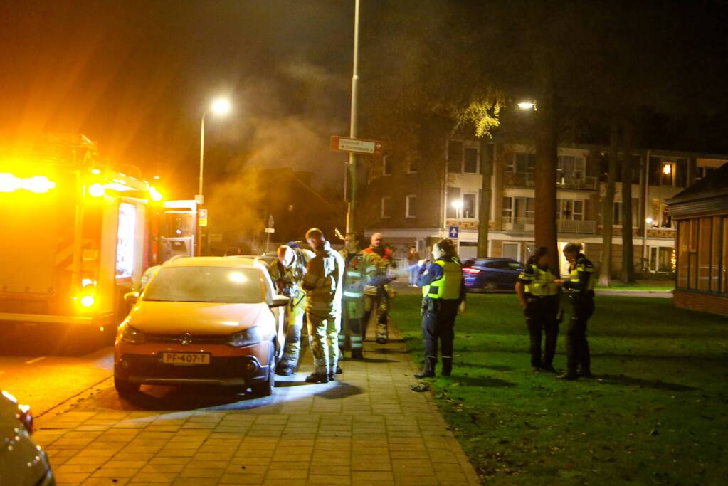 Brand in geparkeerde auto
