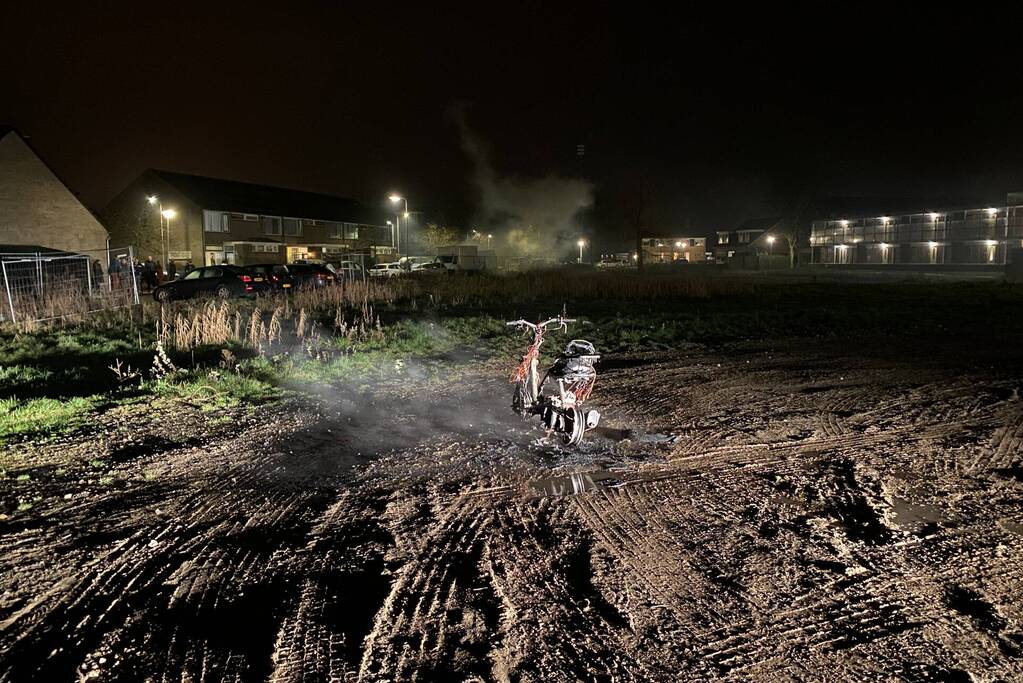 Scooter volledig uitgebrand