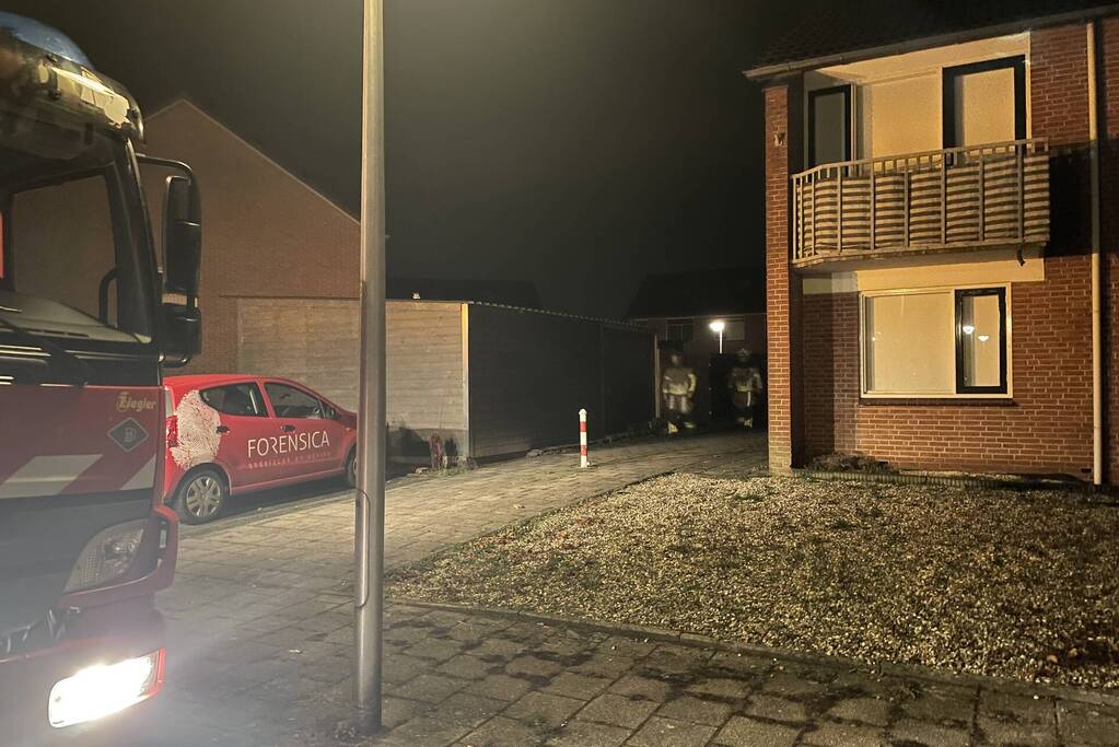 Brandweer blust buitenbrand