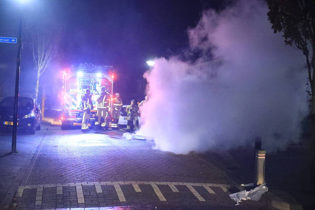 Pallets in brand op kruising