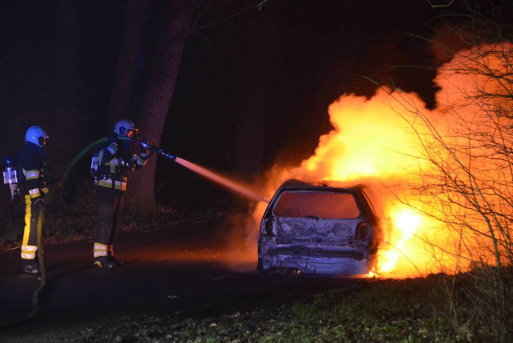 Auto volledig uitgebrand