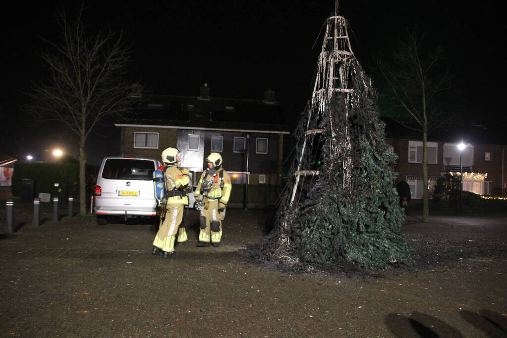 Grote kerstboom in brand