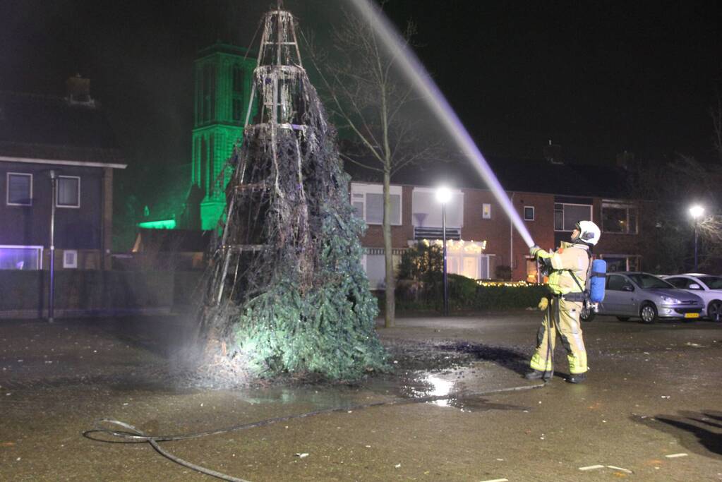Grote kerstboom in brand