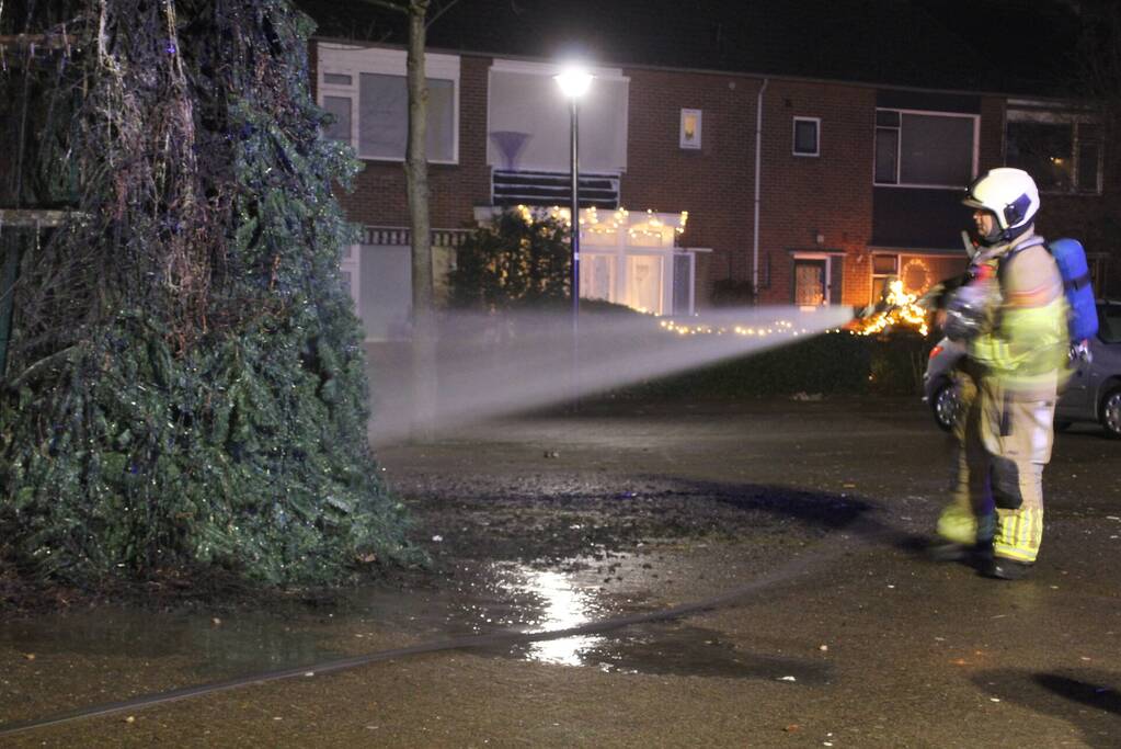 Grote kerstboom in brand