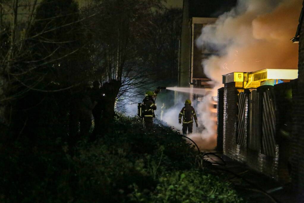 Uitslaande brand in schuur van woning