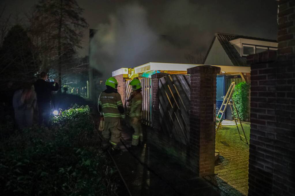 Uitslaande brand in schuur van woning