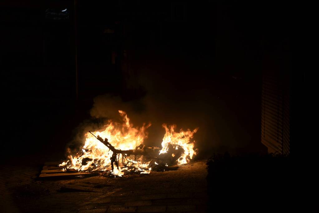 Deelscooter in brand gestoken